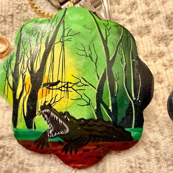 Louisiana Cajun Alligator Statement Earrings Hand Painted Bayou Art Bold Chic - Picture 3 of 4